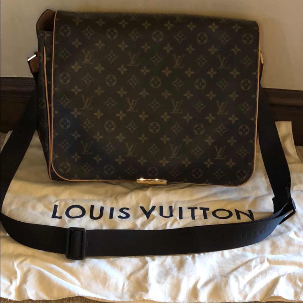 Luis Vuitton messenger bag